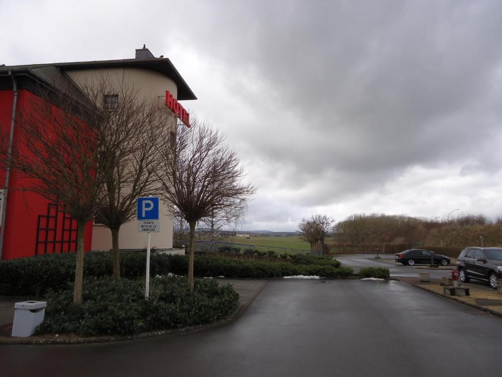 Hotel De La Frontiere Frisange Eksteriør bilde